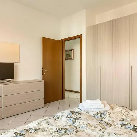 Chic Italian Escape - Lorusso *