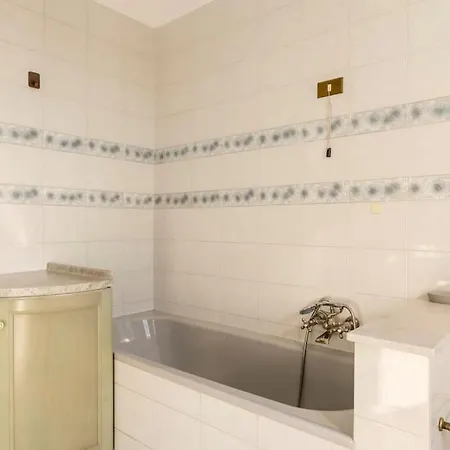 Chic Italian Escape - Lorusso *