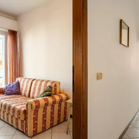Chic Italian Escape - Lorusso Daire
