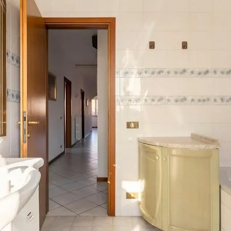 Chic Italian Escape - Lorusso Daire