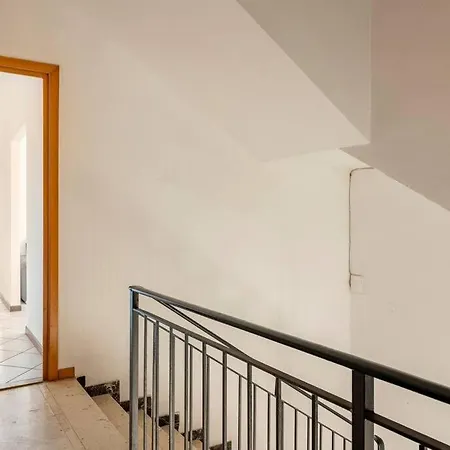 Chic Italian Escape - Lorusso